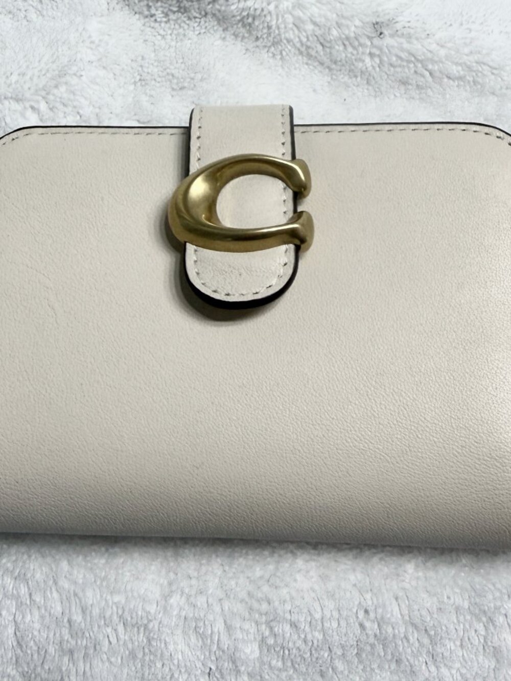 Like new Coach Tabby Wallet Chalk.  Fast Shipper